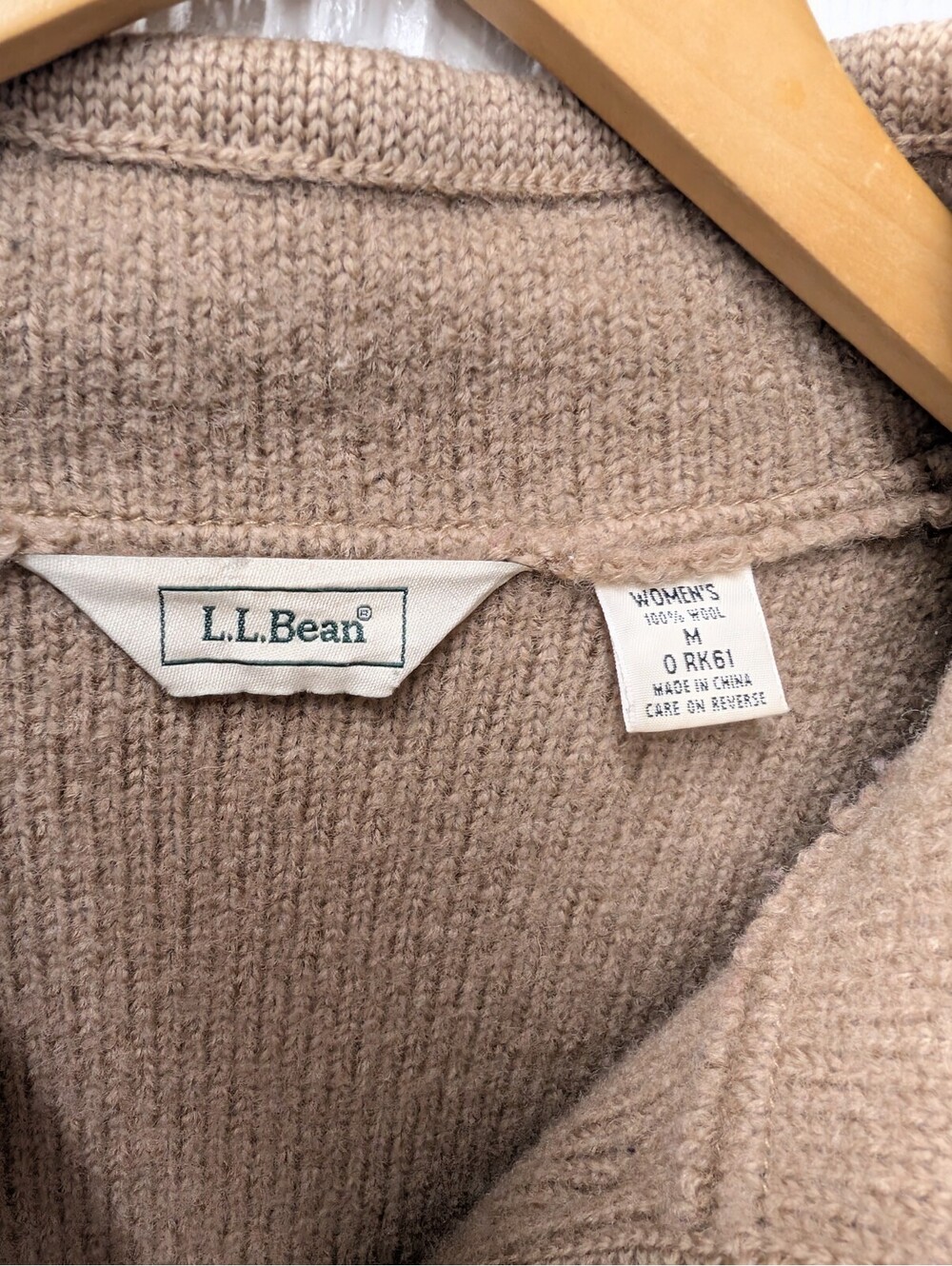 Vtg LL Bean Cardigan Sweater Beige 100% Wool Button Nordic Classic Size Medium - Picture 4 of 5